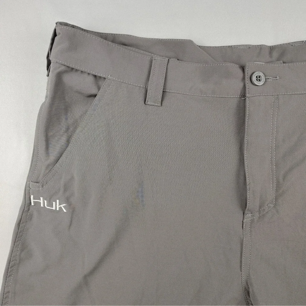 Huk Fishing Shorts Mens 2XL/XXL Gray Stretch Zip Pocket Performance Outdoor